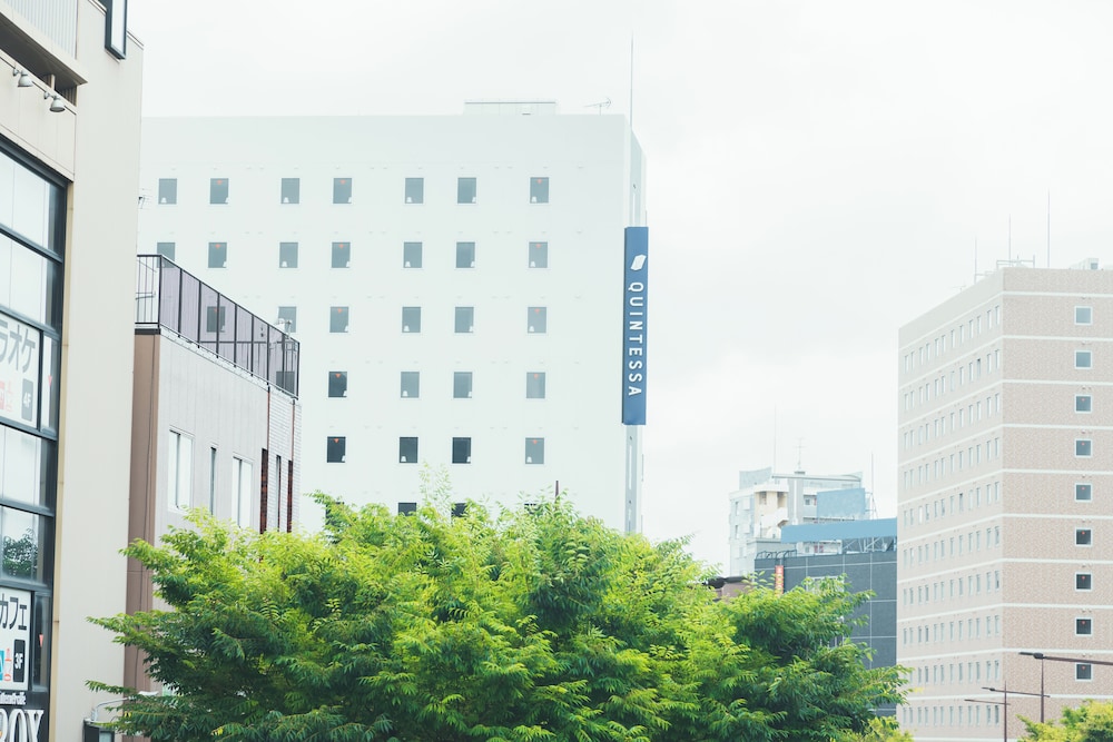 Quintessa Hotel Kokura Comic & Books 11/50
