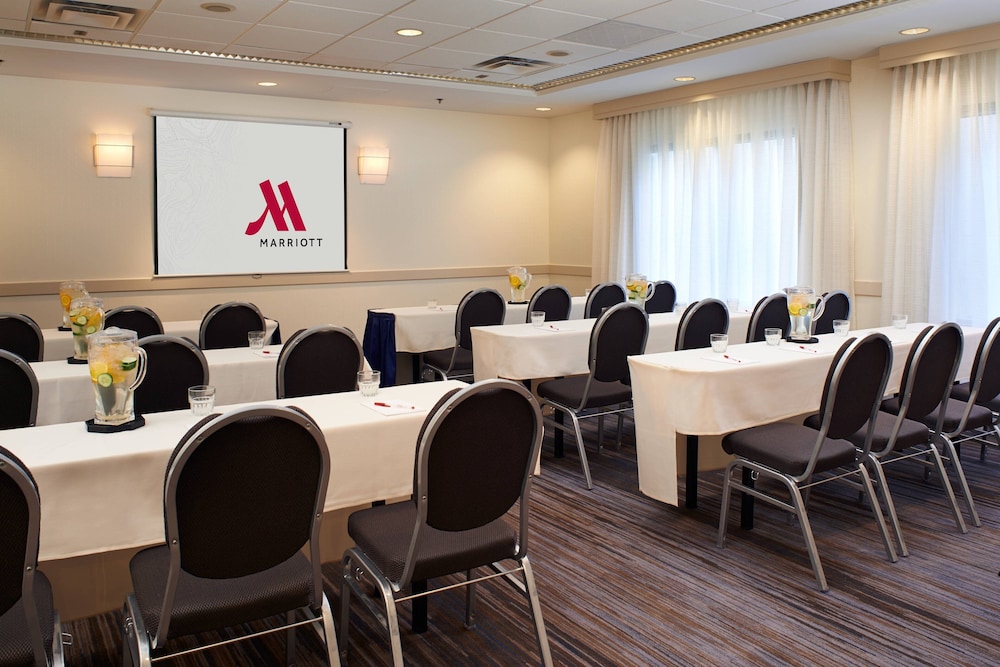 Detroit Metro Airport Marriott 41/47