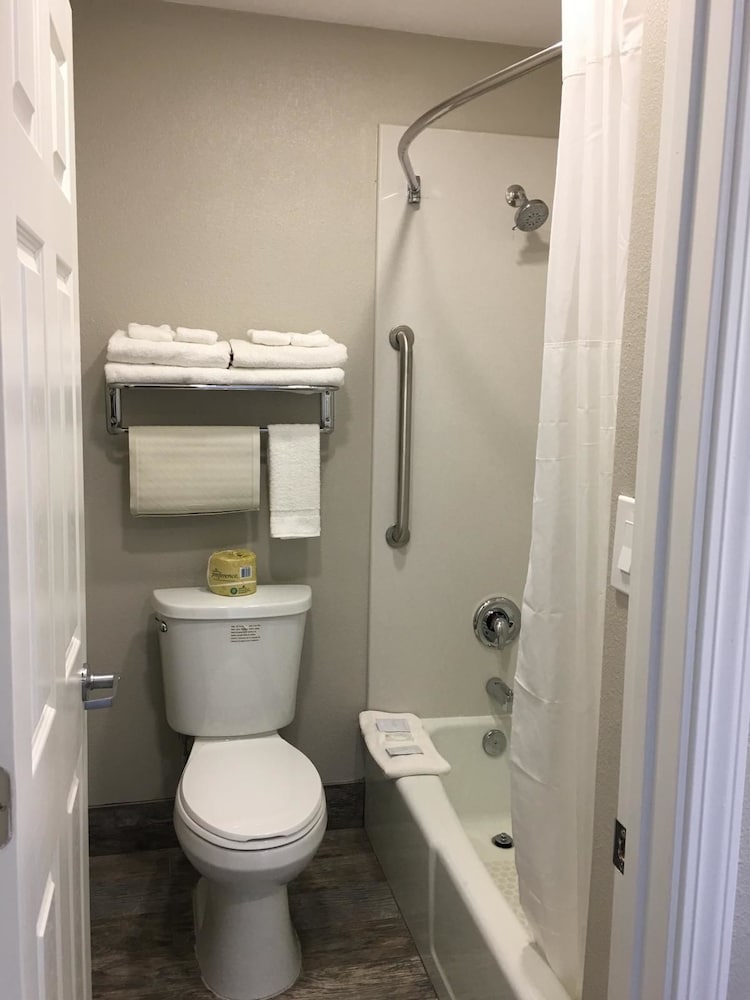 Quality Inn Kettleman City near Hwy 41 15/36