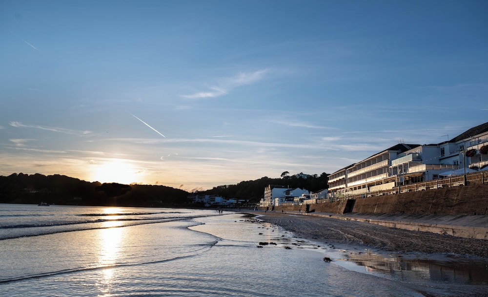 L Horizon Beach Hotel And Spa 62/63