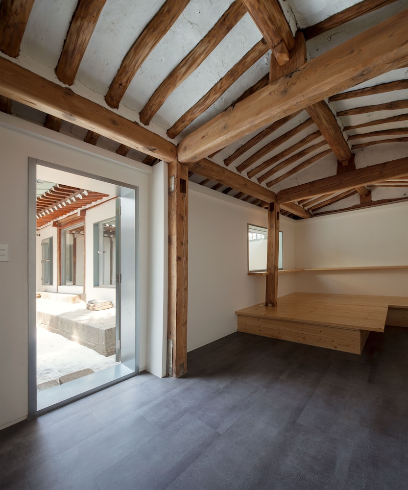 Hanok Residence Hotel Side 3/53