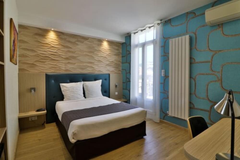 Hotel Provencal 12/50