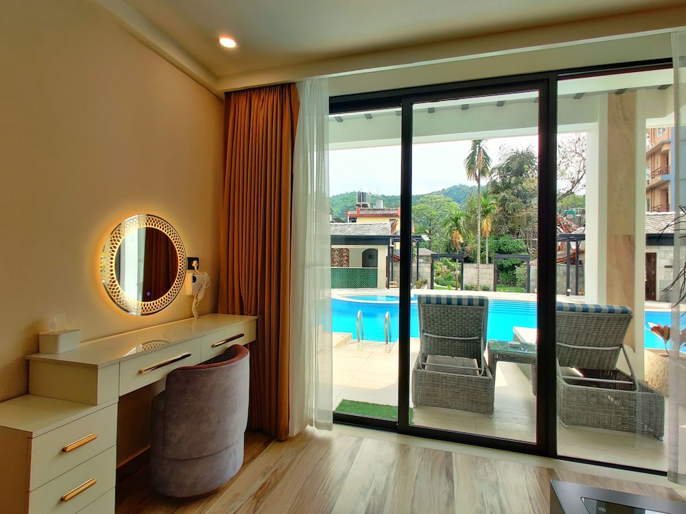 Lake View Resort 20/50