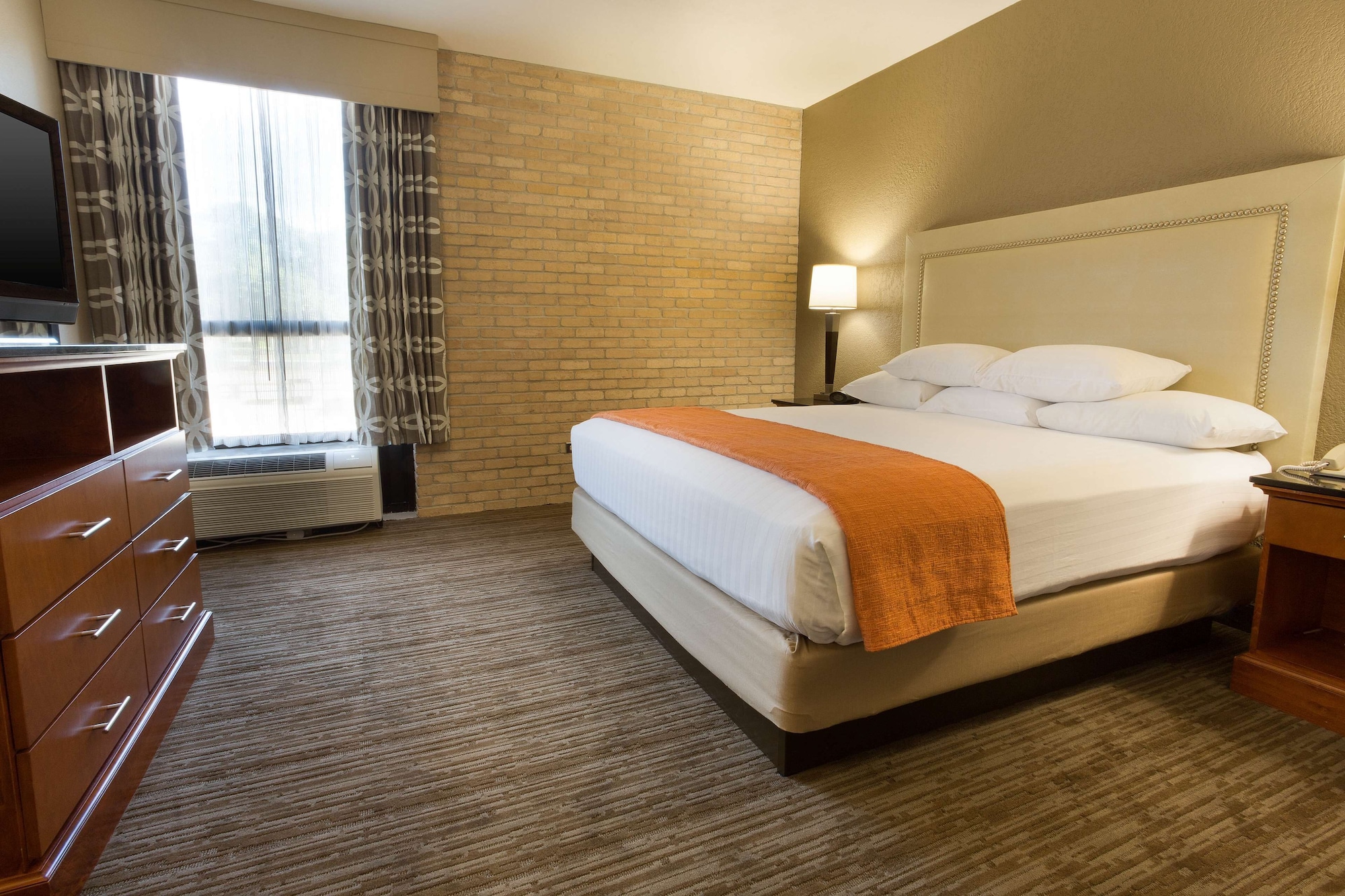 2 Rooms, Suite, King Bed, Sofa, Bathtub, Accessible