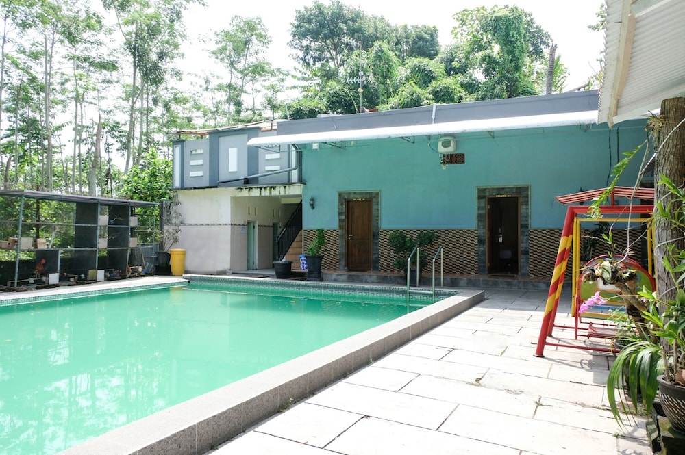 OYO 563 Damar Mas Resort Lereng Kelud 59/61