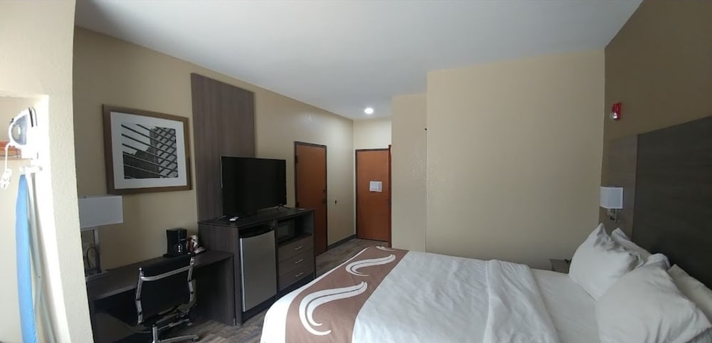 Quality Inn and Suites Roanoke Fort Worth North TX 22/46