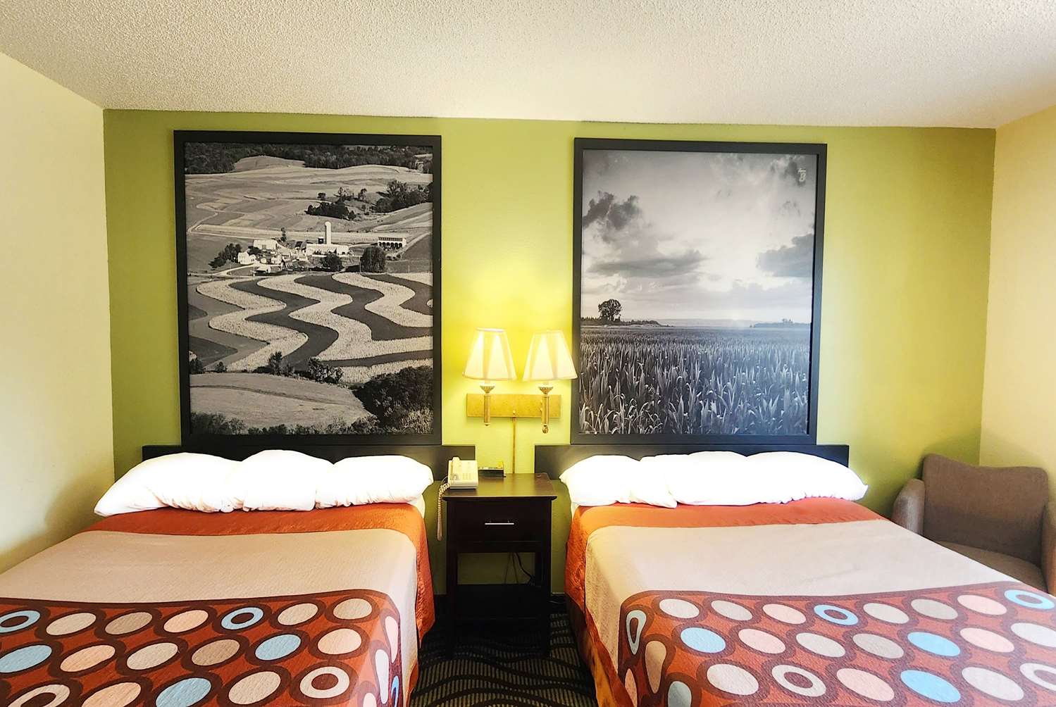 Super 8 by Wyndham Newton 10/32