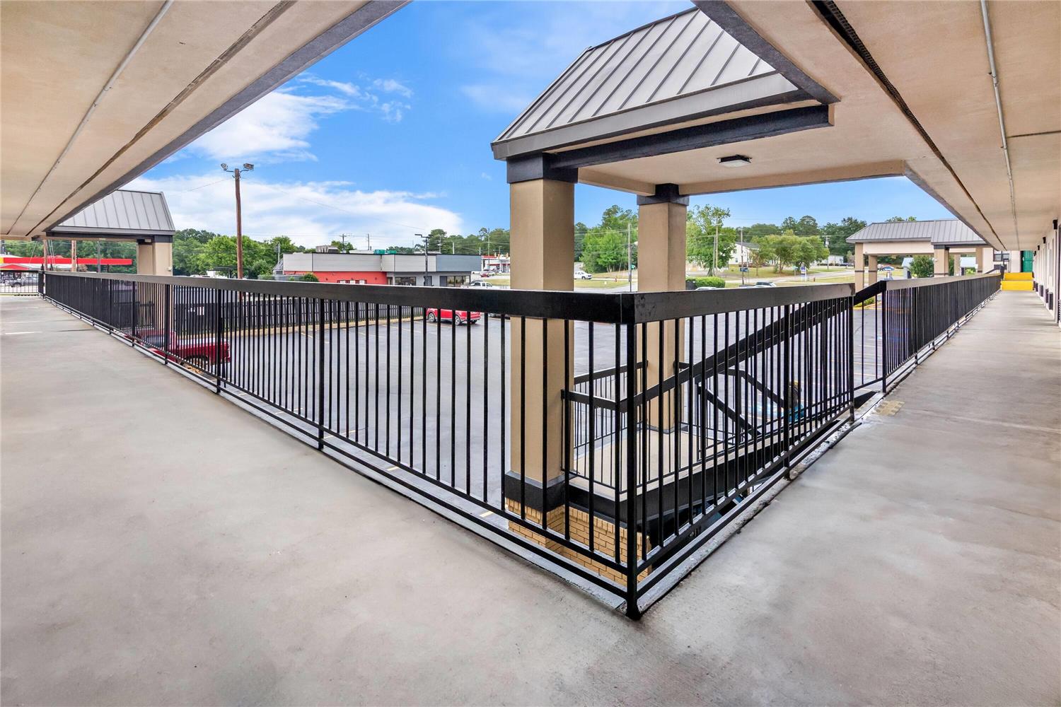 Super 8 by Wyndham Columbia 3/18