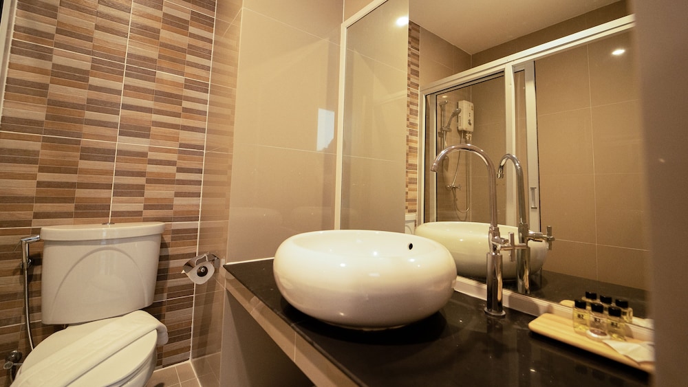 B2 Nakhon Sawan Boutique & Budget Hotel 17/18