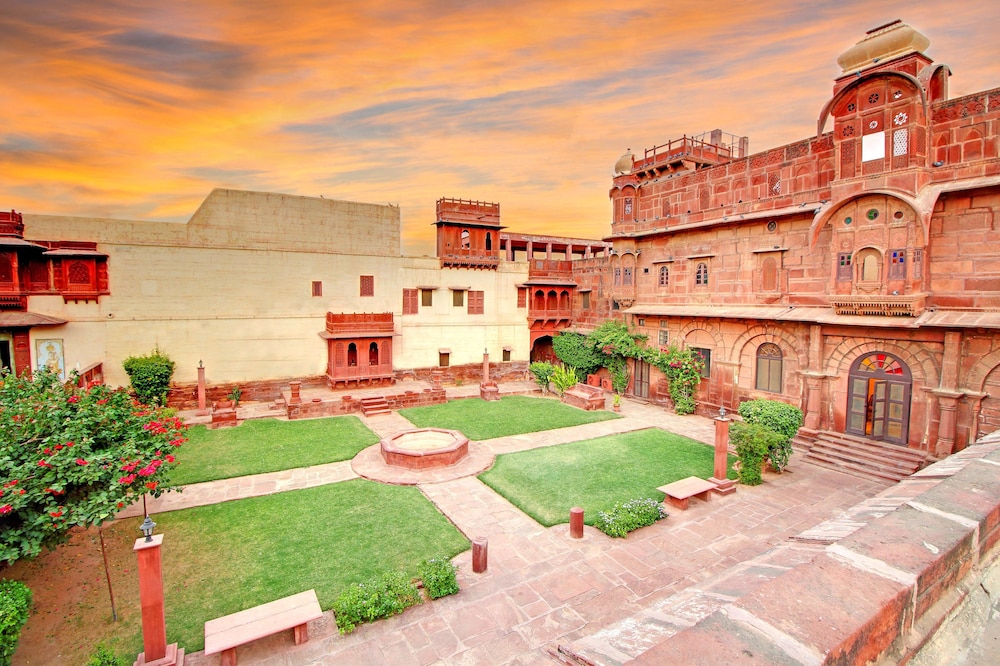 FORT POKARAN HOTEL 31/34
