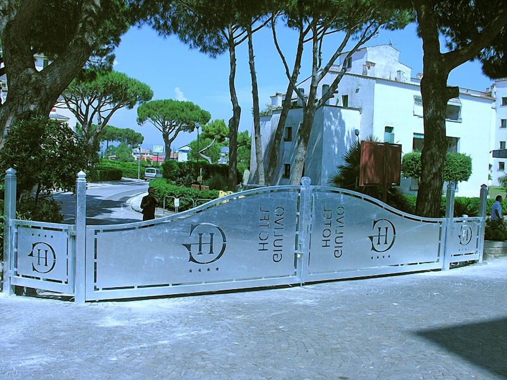 Giulivo Hotel Village 33/50