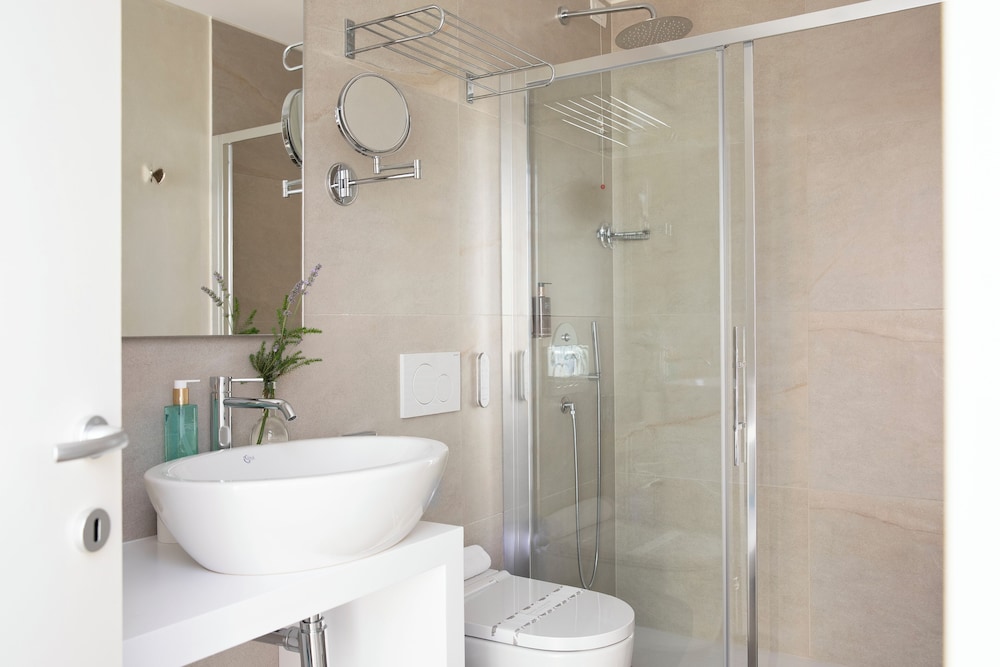 غرفة كلاسيكية بسرير مزدوج بإطلالة على البحيرة، Relais Villa Porta 10/10