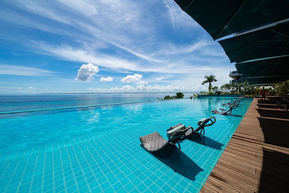 The Reef Island Resort Mactan, Cebu 18/20