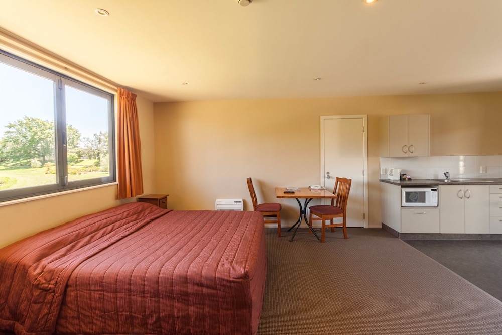 Waterfront Motels 14/50