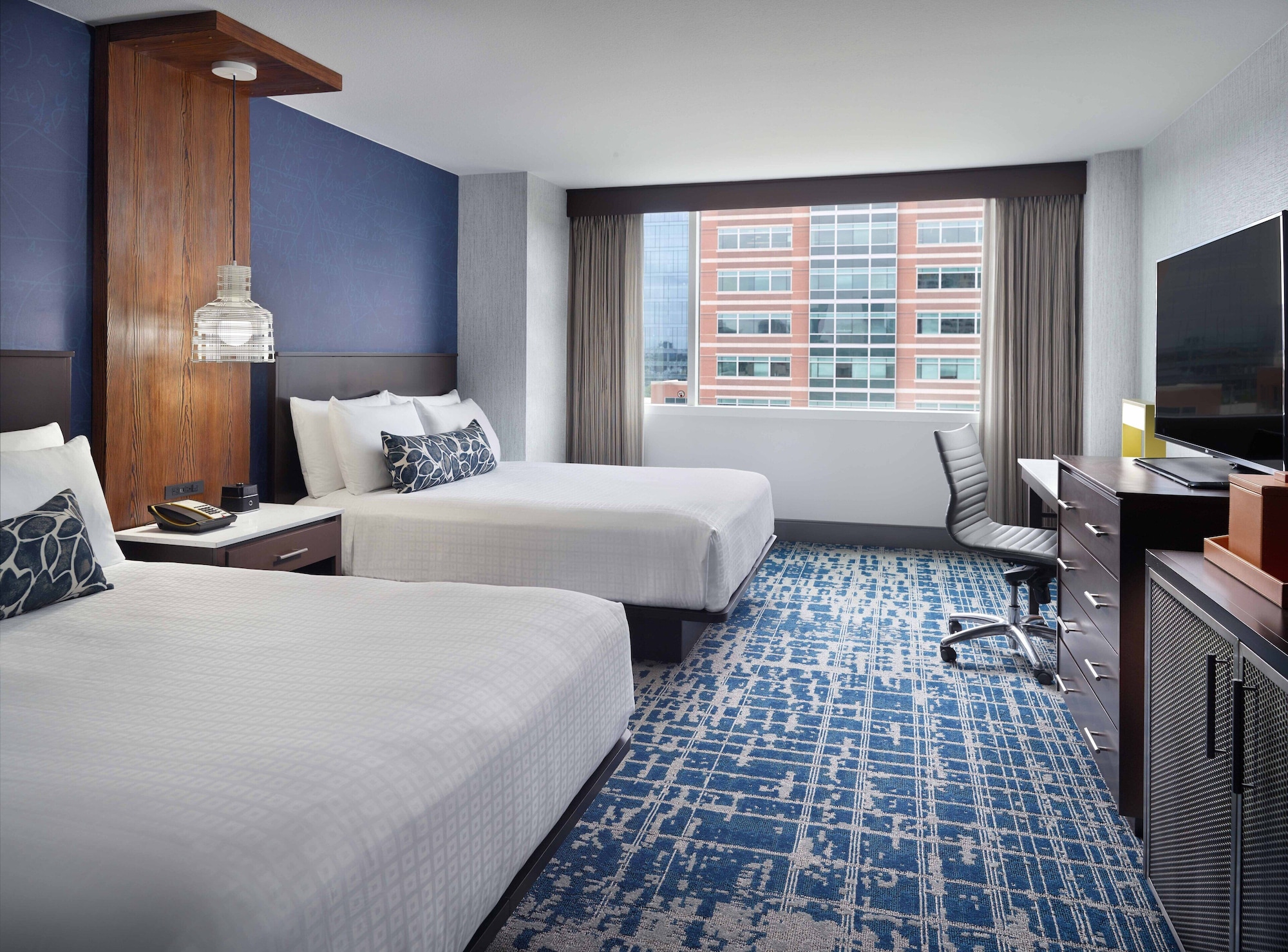 DELUXE, 2 QUEEN BEDS