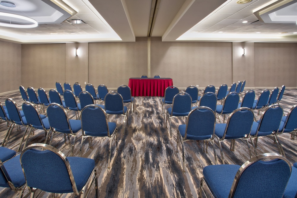 Crowne Plaza Chicago Northbrook 55/66