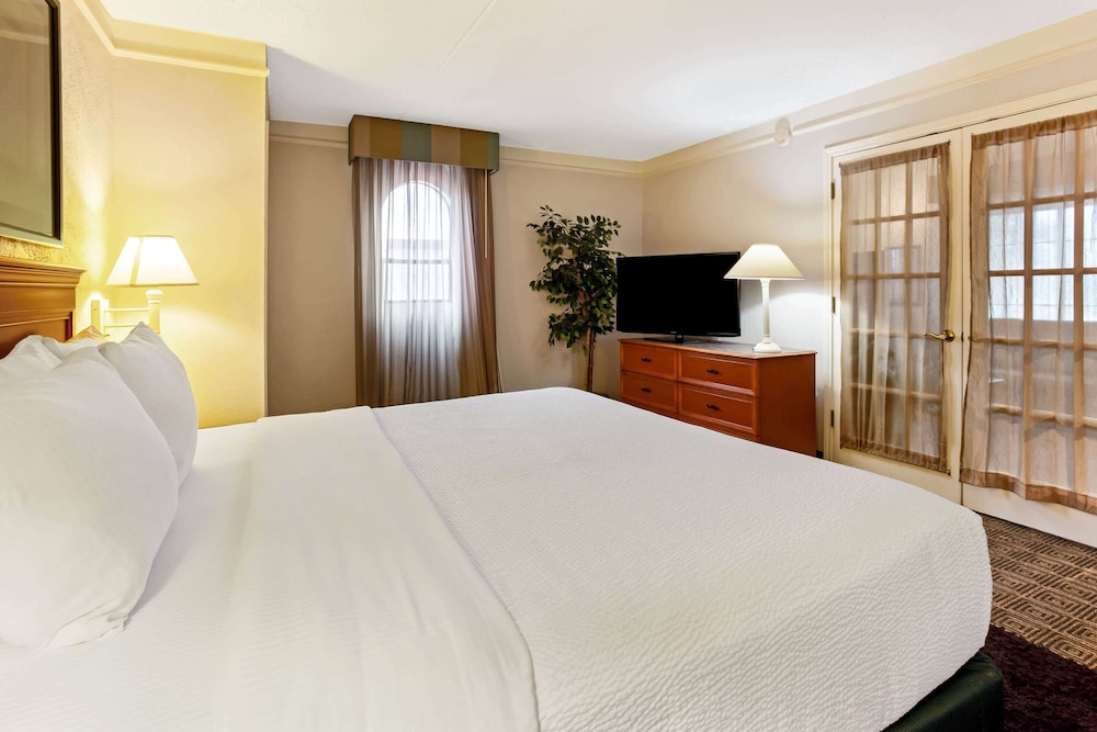 Rodeway Inn College Station, TX 17/37
