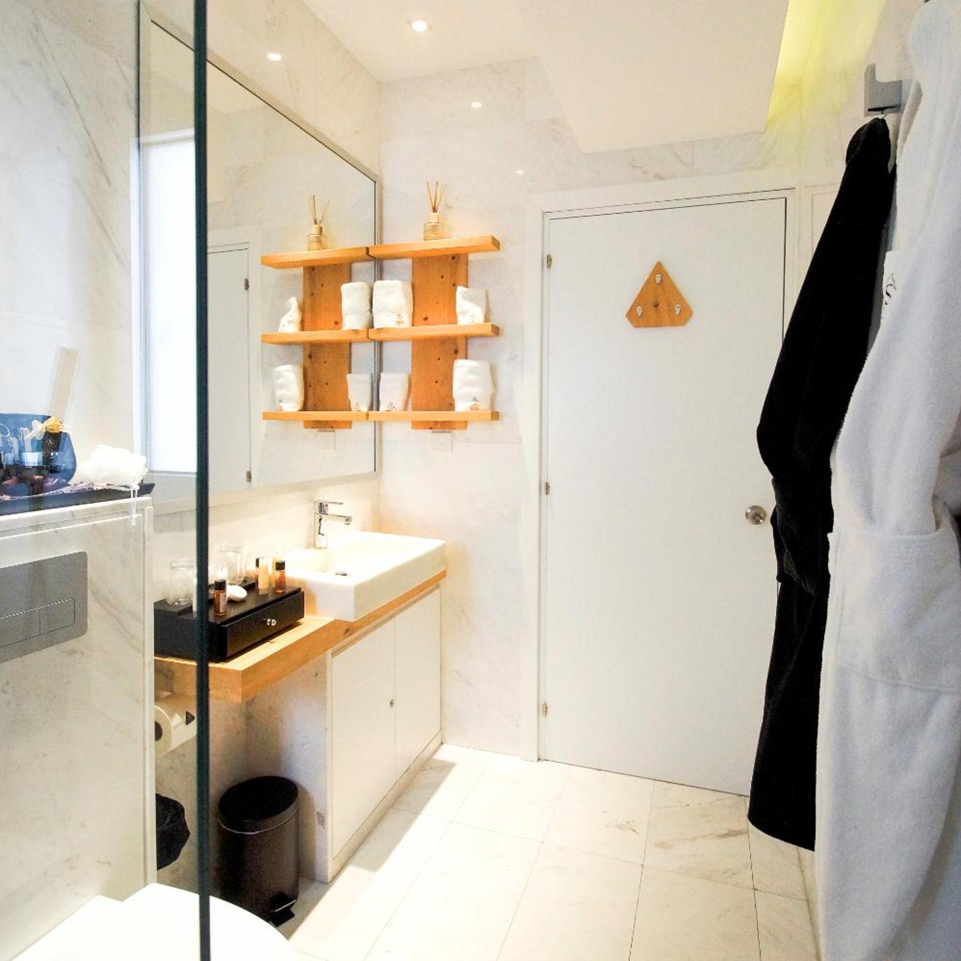 Grand, Executive, Suite, King Bed, Sea View