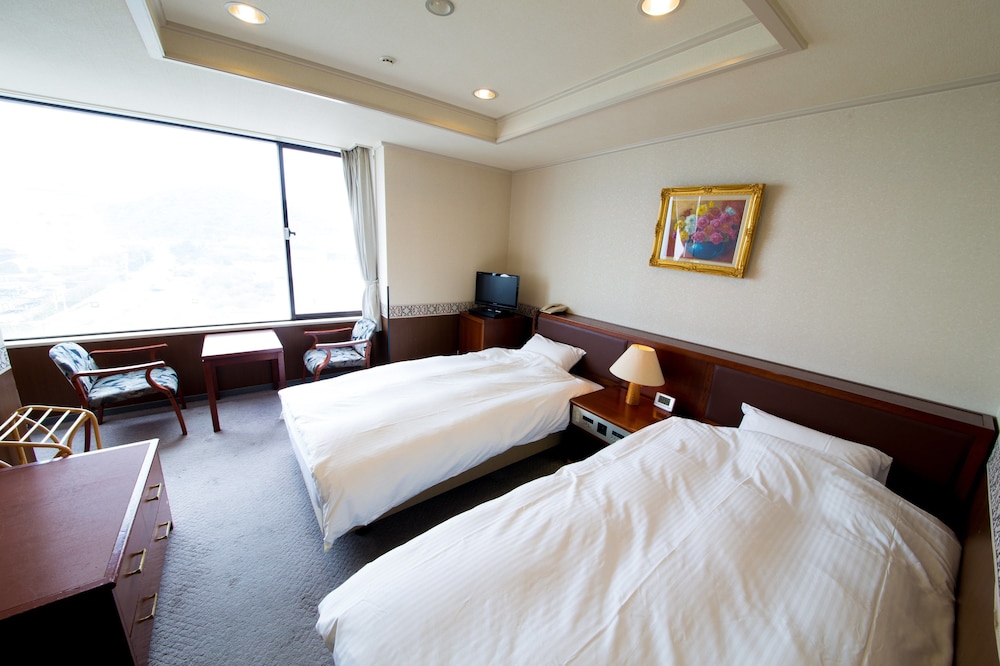 ROOM, TWIN BEDS