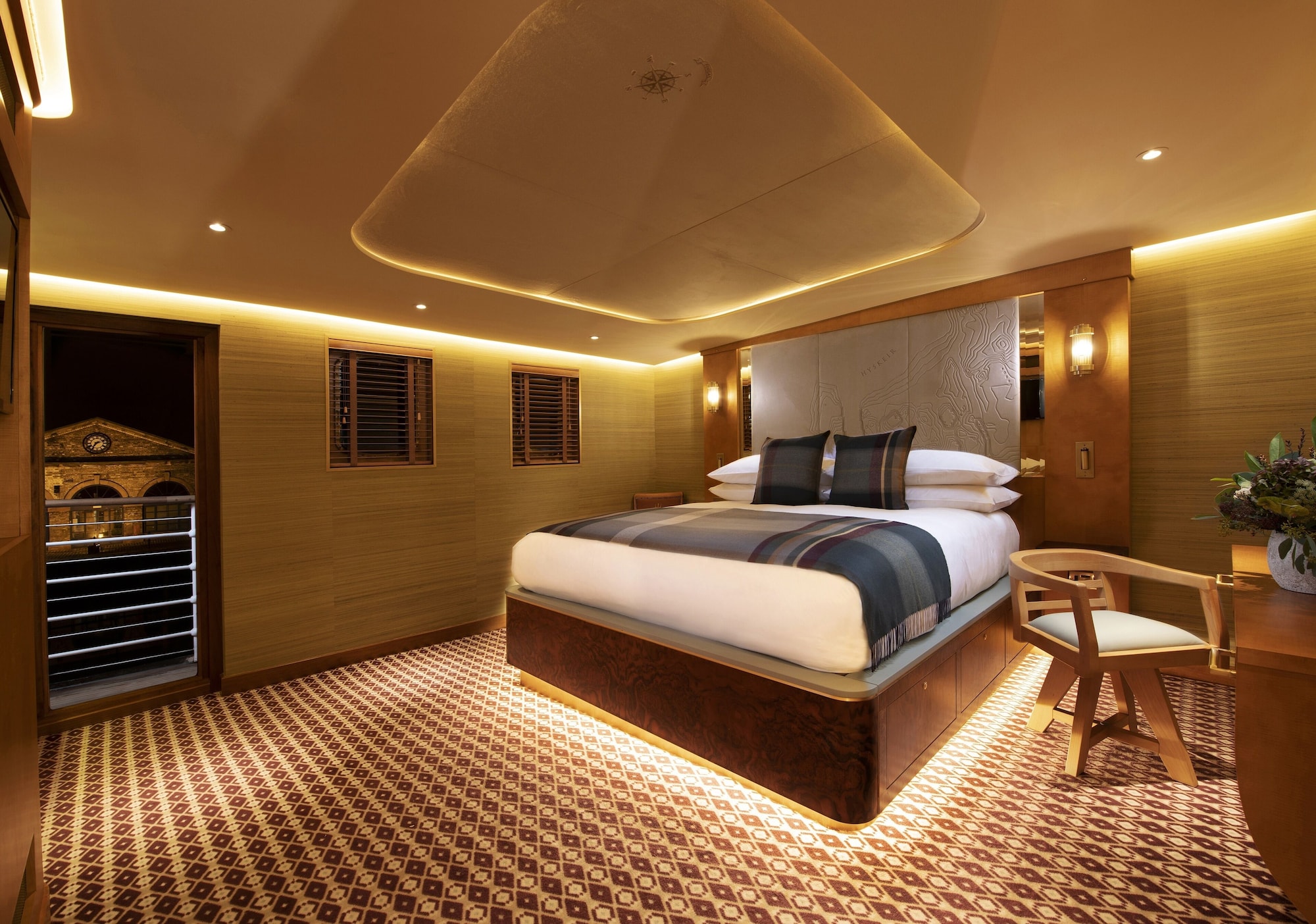 LUXURY, CABIN