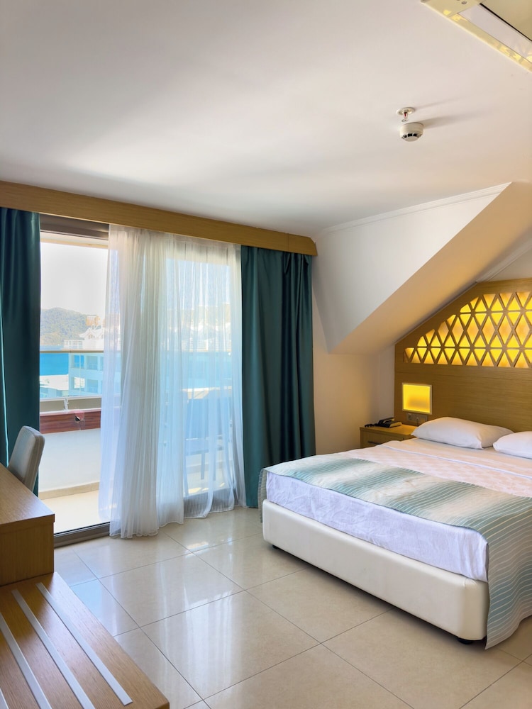 Aurasia Design Hotel 24/70