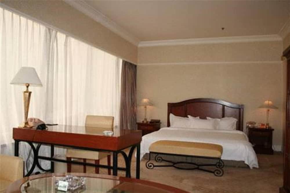 Cypress Hotel 10/45
