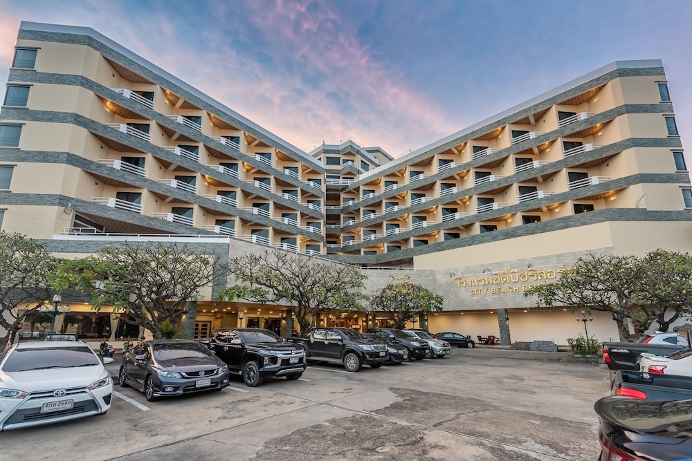 City Beach Resort 41/49