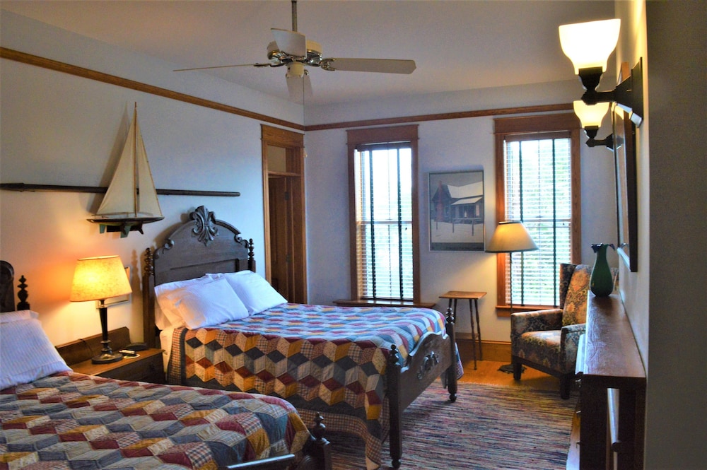 Roanoke Island Inn 16/50