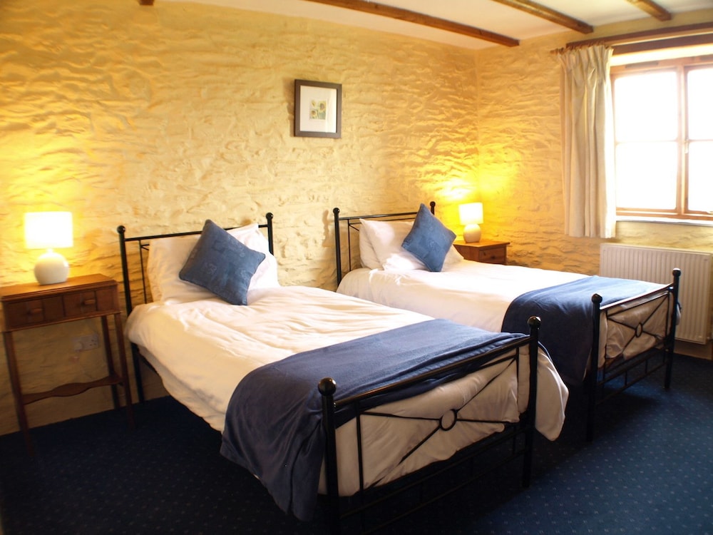 Polean Farm Cottages 6/50