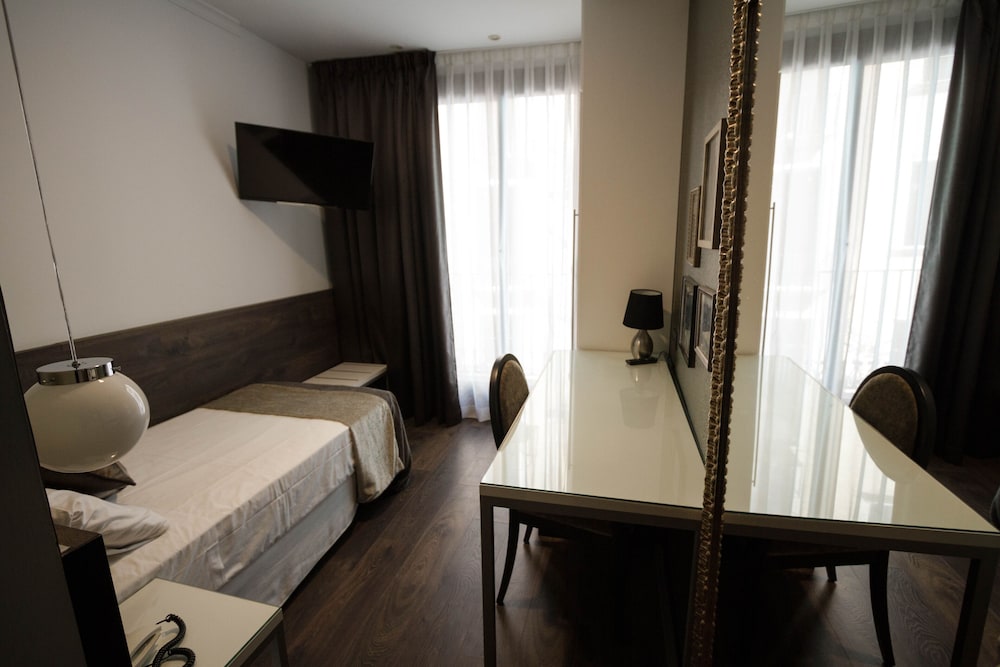 Hotel Moderno BCN 34/70