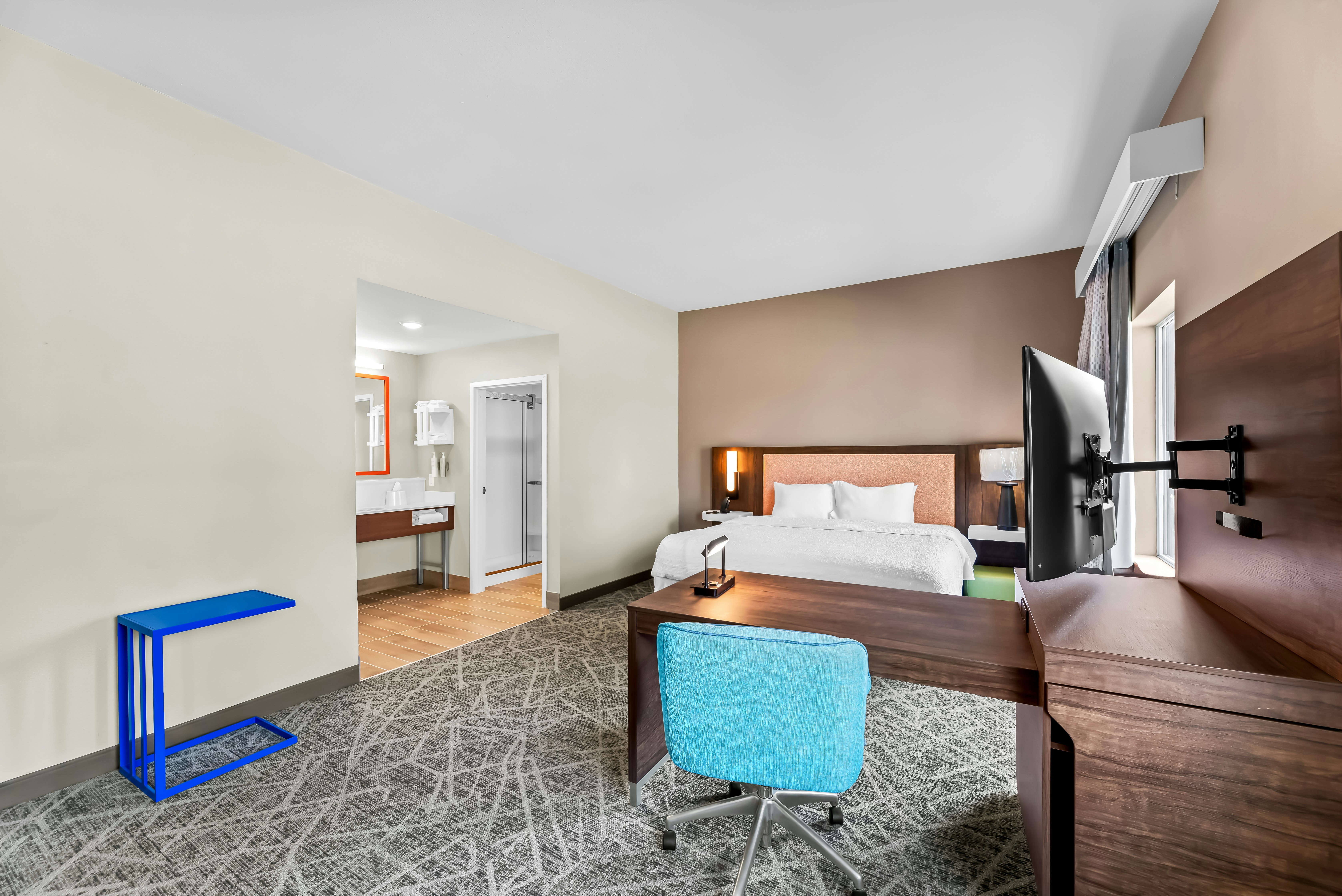 STUDIO, SUITE, KING BED