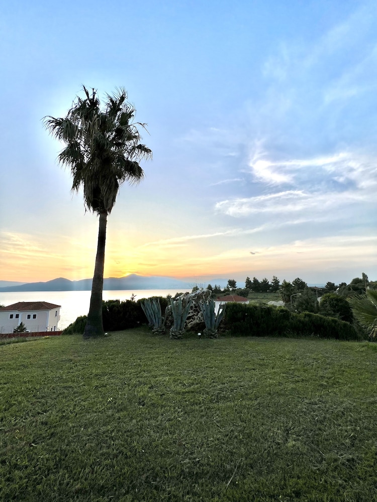 Thalassa Hotel 37/57