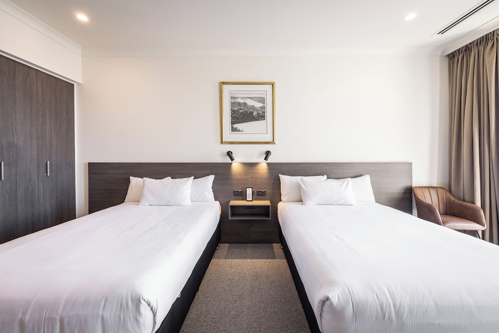 Premier, 2 Double Beds, Duxton Hotel 2/5