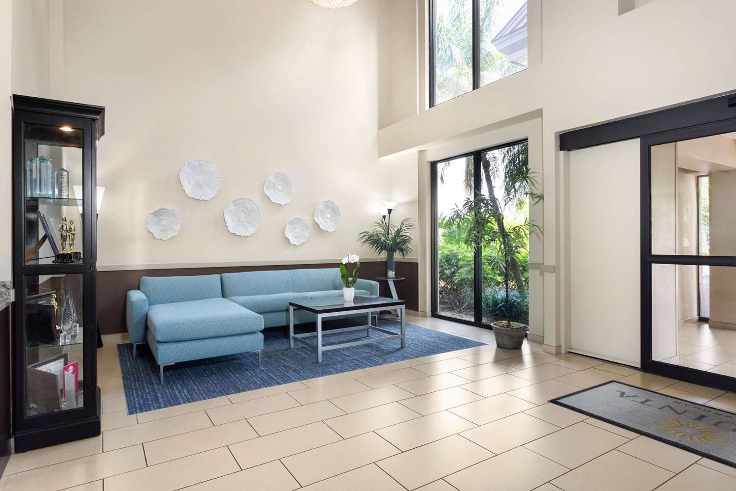 La Quinta Inn & Suites by Wyndham Bonita Springs Naples N. 9/47