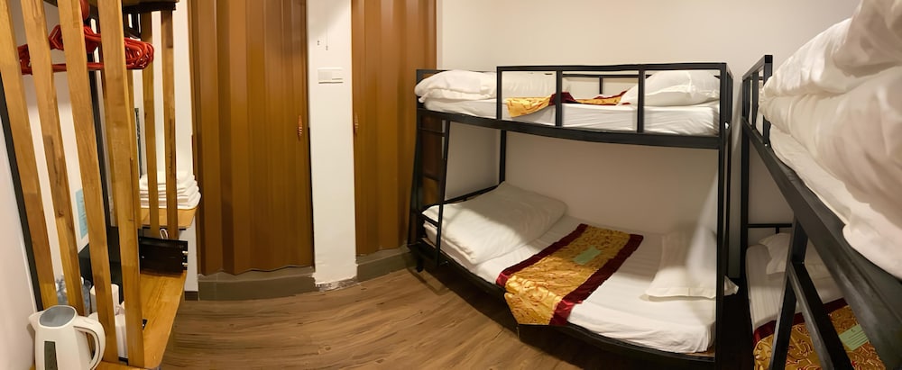 Private, Mixed Dorm, 2 Bunk Beds
