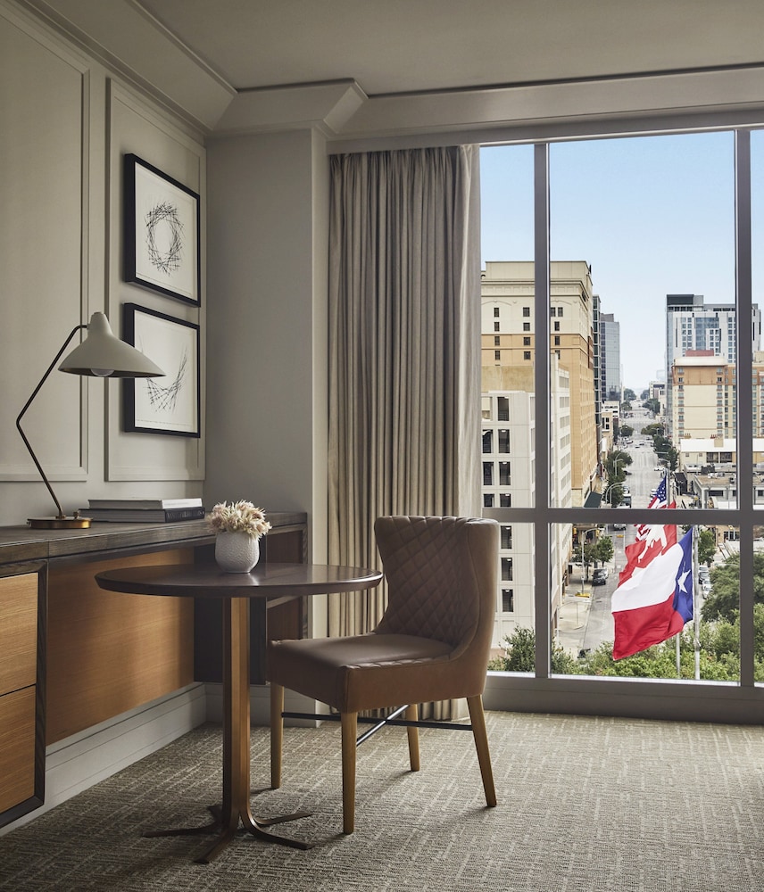 Four Seasons Hotel Austin 1/35
