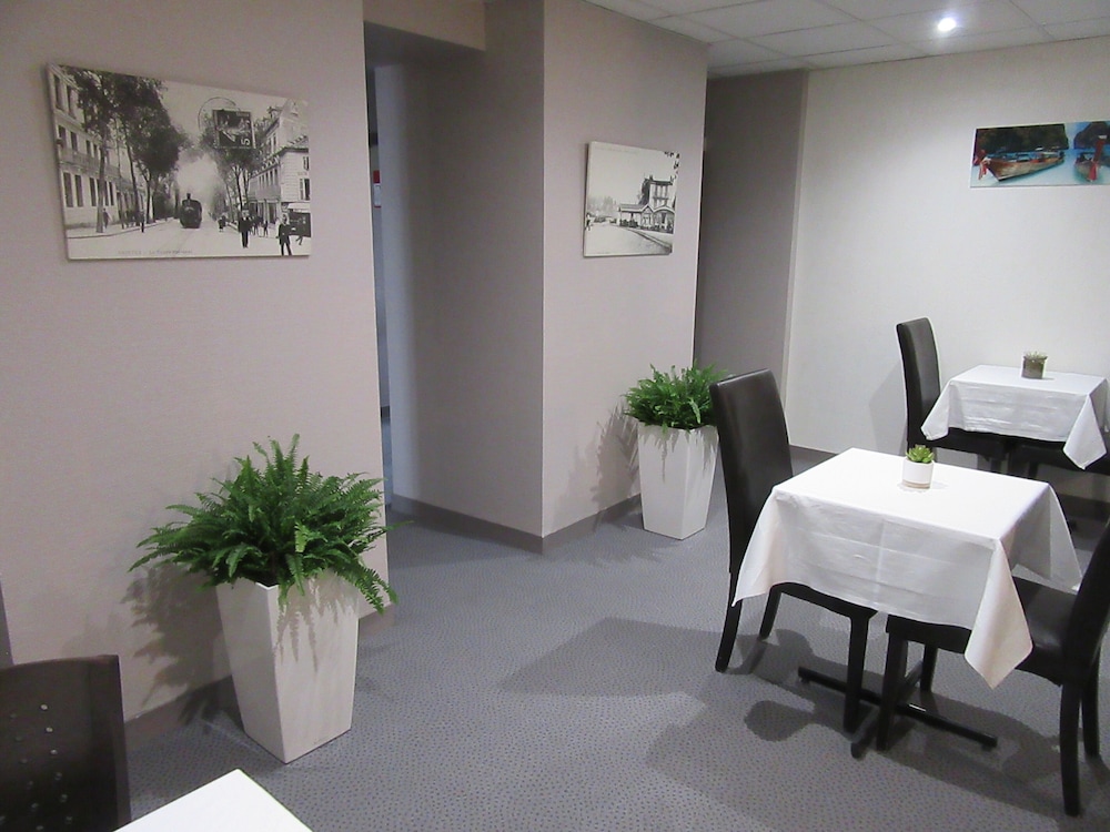 Sorti P Tit Dej Hotel Saintes 32/50