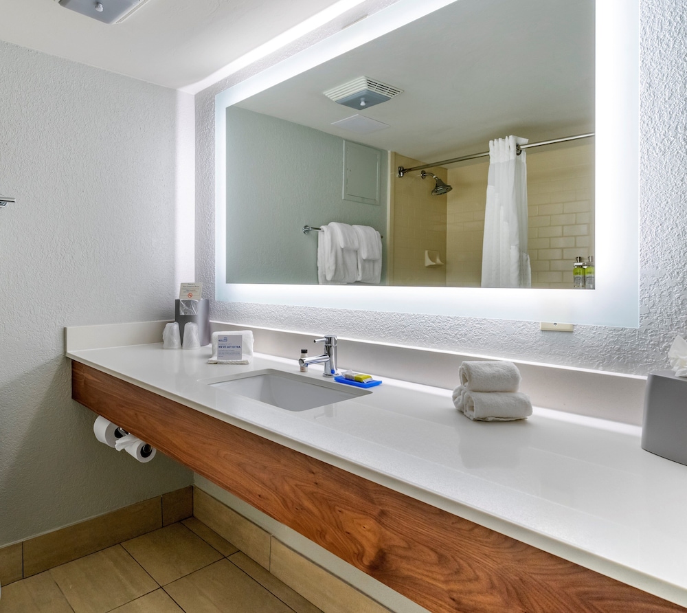 Holiday Inn Express Cape Coral-Fort Myers Area 13/53