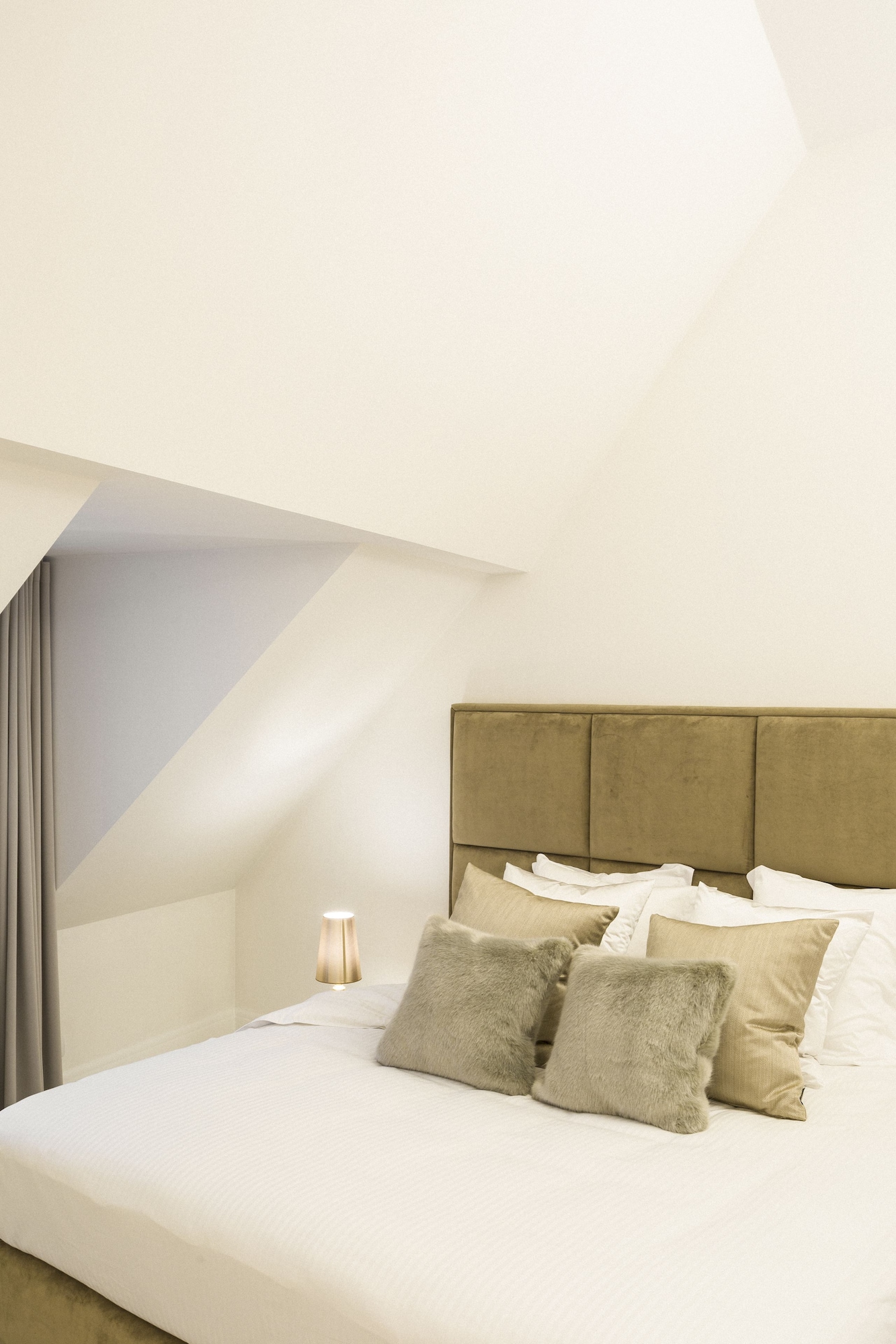 PRESIDENTIAL, SUITE, KING BED