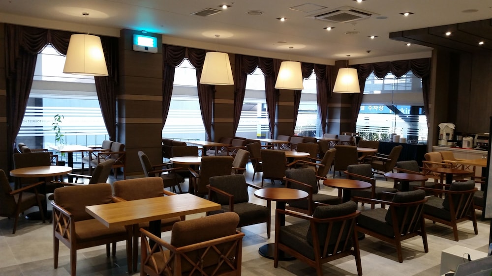 Hyunjin Tourist Hotel 55/72