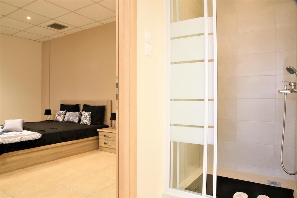 GK Airport Suites 49/49