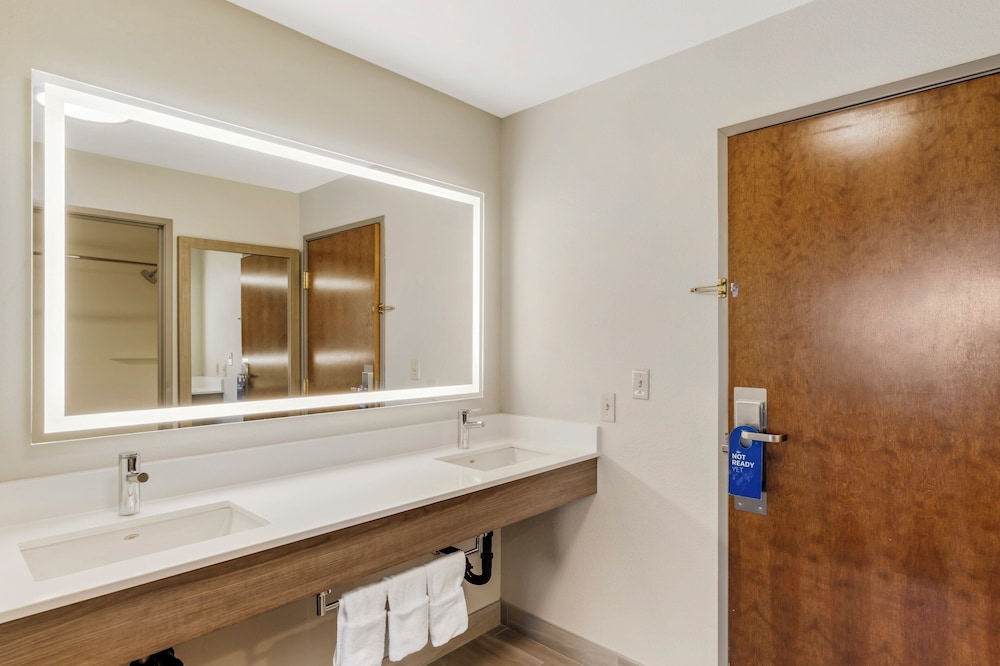 غرفة قياسية بسريرين كوين لذوي الإعاقة، Holiday Inn Express Fallon 3/3