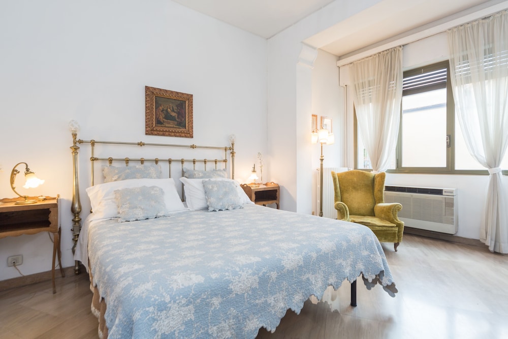 LUXURY, SUITE, QUEEN BED