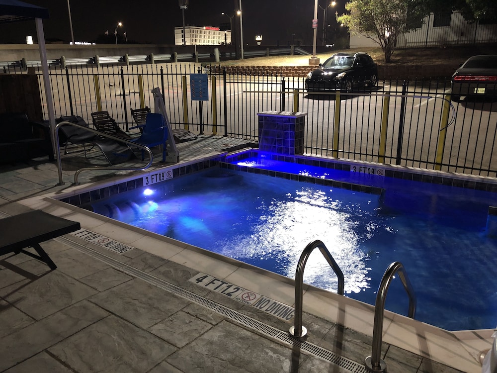 Super 8 By Wyndham Bedford Dfw Airport West 3/31