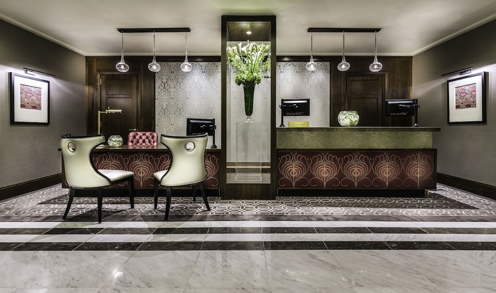 51 Buckingham Gatetaj Suites Residences 2/83