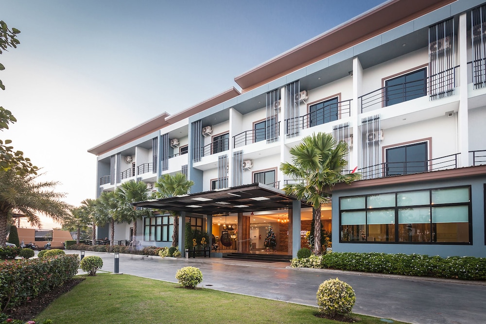 Ray Hotel 7/58