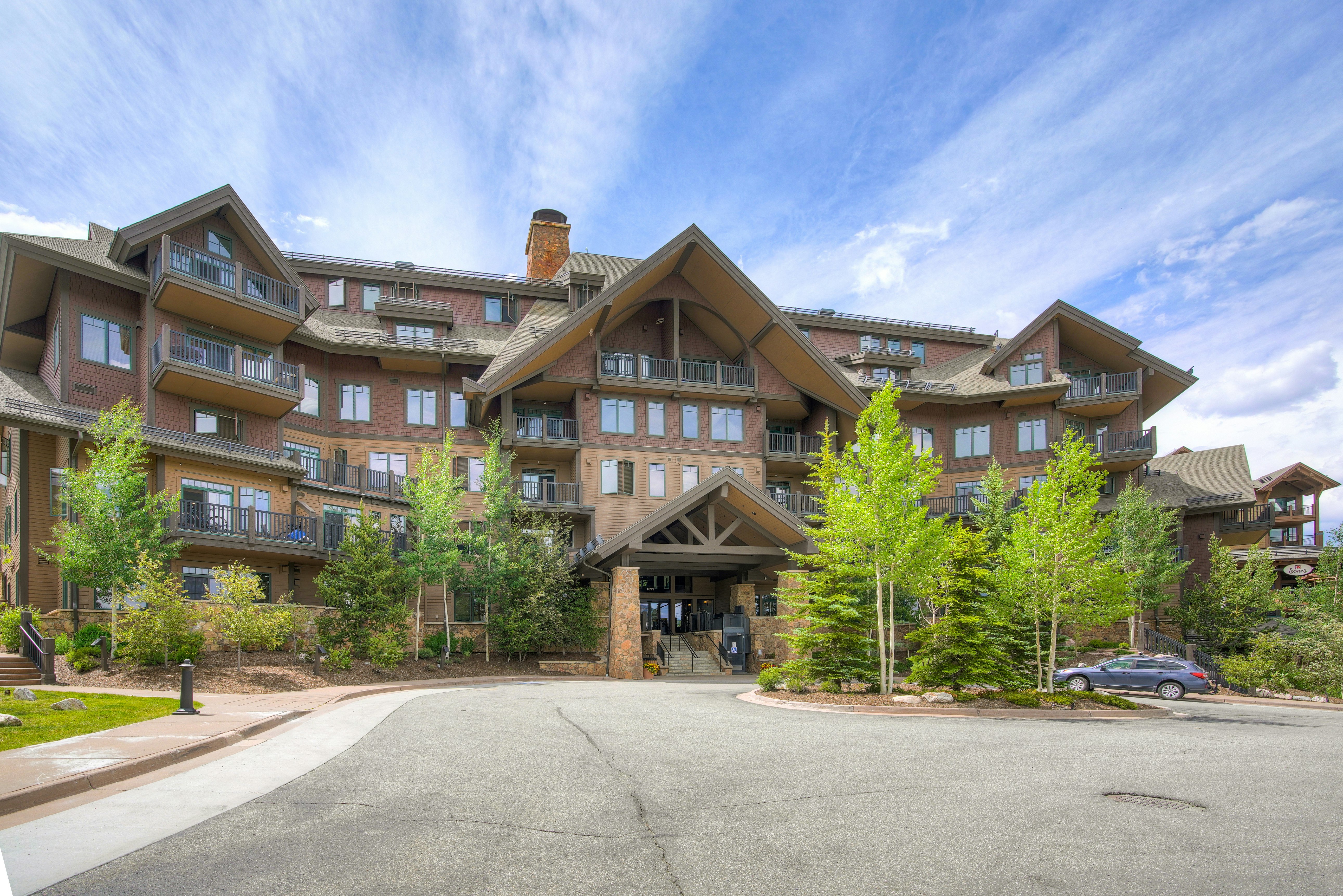 Crystal Peak Lodge 2/74