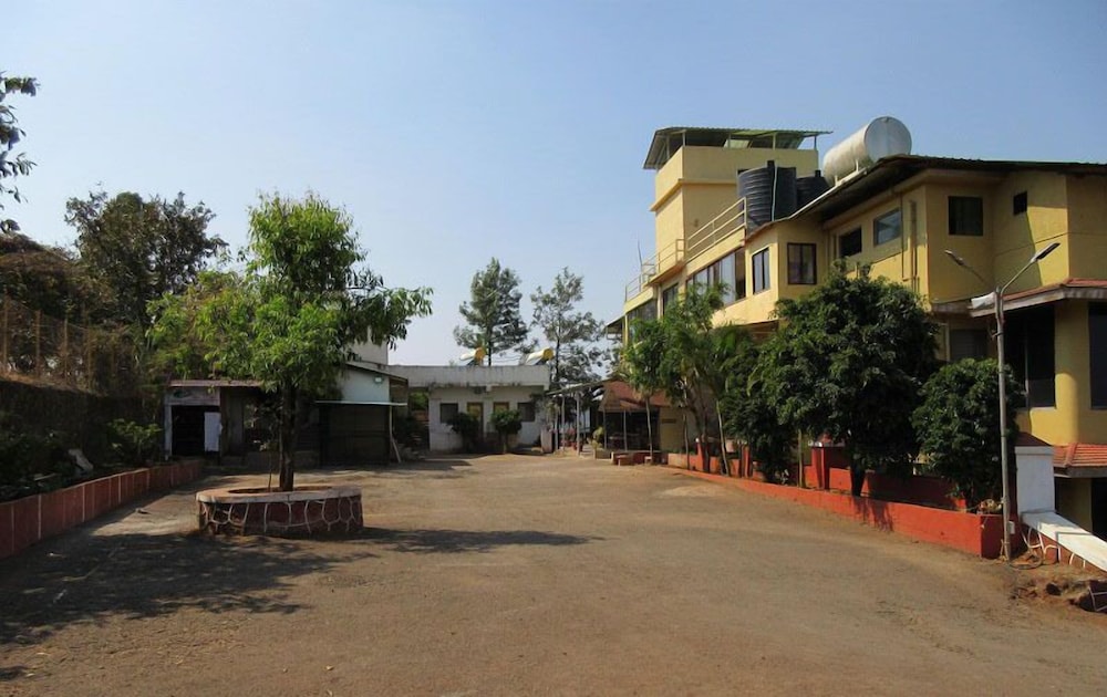 Bellevue Resort Panchgani 10/12