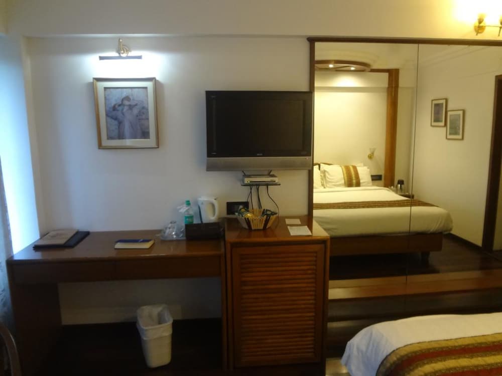 Hotel Midtown Pritam 50/58