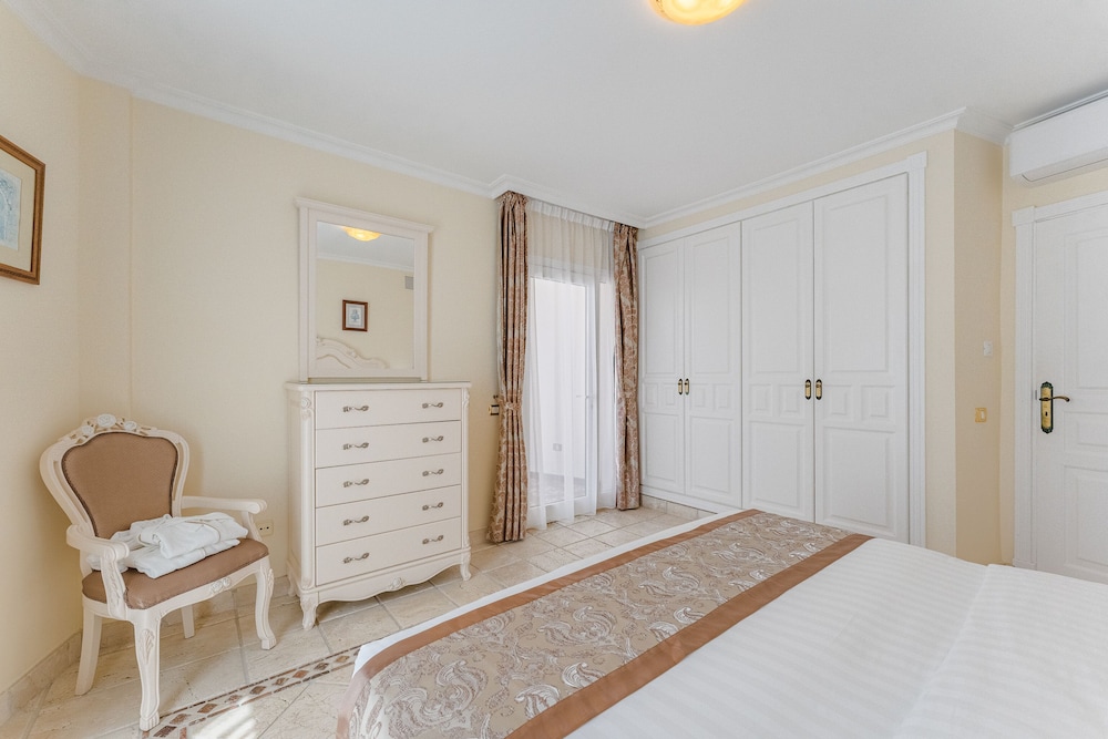 Flamingo Suites 14/50